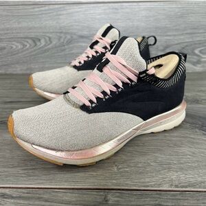 Brooks Ricochet Tennis shoes!